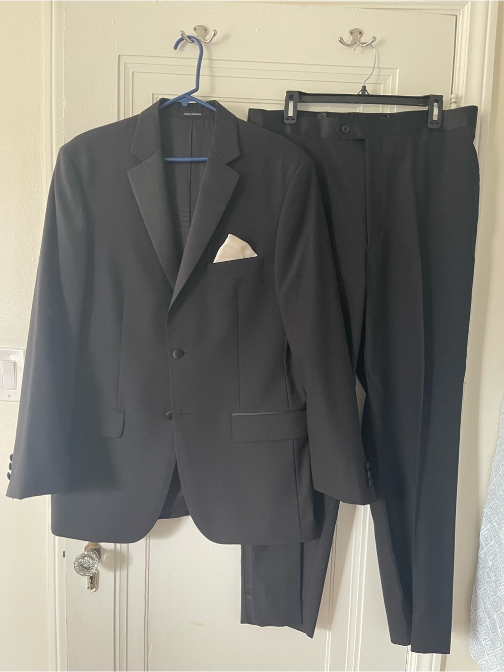 Wilke-Rodriguez
Shawl Lapel Slim Fit Tuxedo
Black